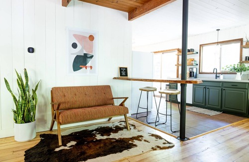 Sugar Pine Cabin | 🌲 Yosemite/Oakhurst Modern Creekside Cabin