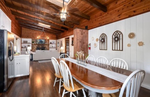 Oakhurst House | Yosemite Pines in Oakhurst with Hot Tub/Fireplace/Firepit/Pet Friendly