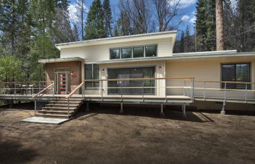 North Wawona House | Yosemite's Meadow Haven 2358