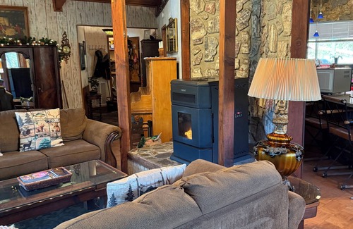 Yosemite Forks House | Yosemite Southgate Waterfront Cabin 3 Bdrm Bass Lake Oakhurst Spa pets Specials!