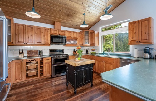 Yosemite National Park House | Yosemite Summit & Little Summit