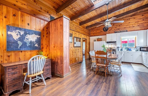 Oakhurst Cabin | Yosemite Vintage Villa w/Hot tub