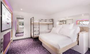 Changi Hotel | YOTELAIR Singapore Changi Airport Landside