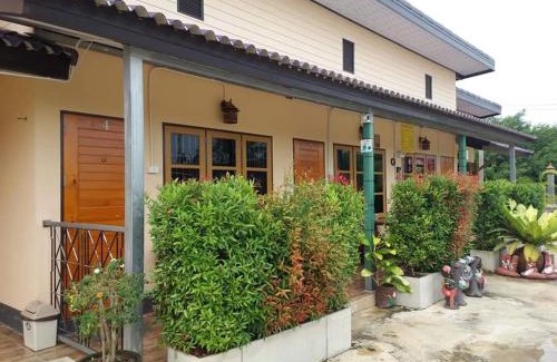 Bang Phra House | Yotin Guest House