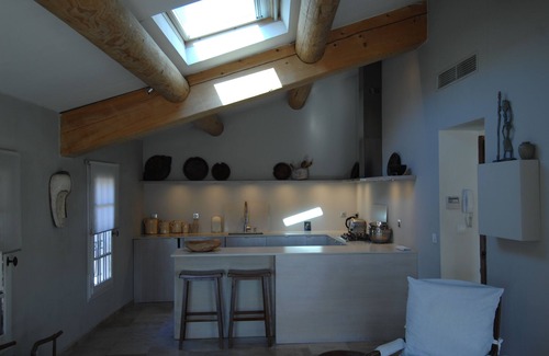 Aix-en-Provence Historic Centre Apartment | YOU CAN HAVE IT ALL ! A/C, BEST LOCATION, AMAZING VIEW, TERRACE,PARKING!