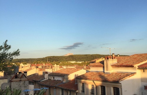 Aix-en-Provence Historic Centre Apartment | YOU CAN HAVE IT ALL ! A/C, BEST LOCATION, AMAZING VIEW, TERRACE,PARKING!