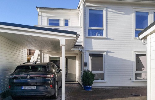 Kristiansand House | You can look forward to an optimally furnished vacation home with lots of activity options.