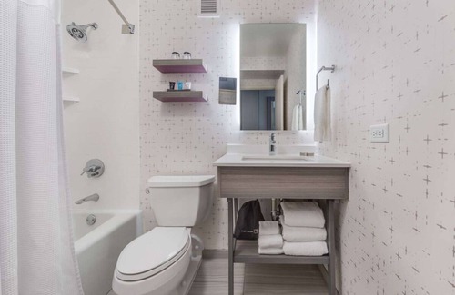Downtown Denver Hotel | You Found it! 2 Comfortable Units, w/Pool, Close to Denver Art Museum
