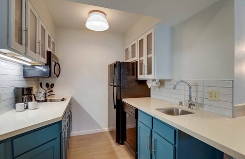 Sunnyvale Hotel | You Found it! 4 Comfortable 1BR Suites, Outdoor Swimming Pool, Pets Allowed!