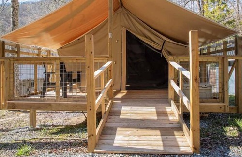 Saluda Cabin | You Found it! Onsite Parking, Pet-Friendly Accommodation, Near Melrose Falls