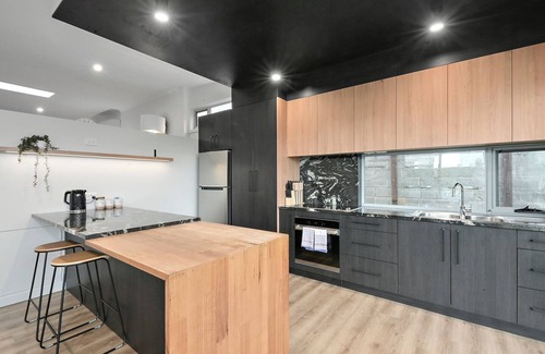 East Launceston House | You'll have fun with the whole family, at this stylish three bedroom home.