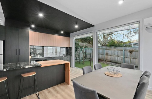East Launceston House | You'll have fun with the whole family, at this stylish three bedroom home.