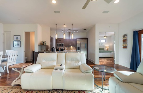 Winter Park Apartment | You're Pampered Here - Just 3 Blocks From Park Avenue!