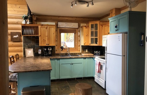 East Kootenay Cabin | YOU'VE ARRIVED! Beautiful Log Cabin! Business License #16786