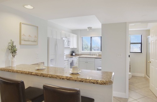 Bella Vista Condo | You will love it here! - large 2 story Condo, 3 min walk from beach