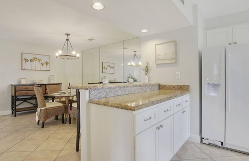 Bella Vista Condo | You will love it here! - large 2 story Condo, 3 min walk from beach