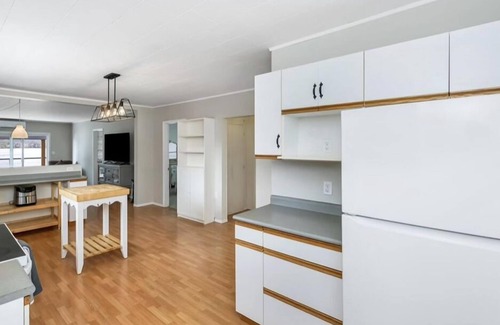 Youbou House | Youbou Lakefront Getaway: Relax And Unwind