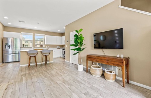 Summerlin South House | Youdids Luxury modern style townhouse in Summerlin