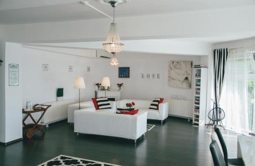 Racari Bed & Breakfast | YOUness WELLness Clinic & Retreats