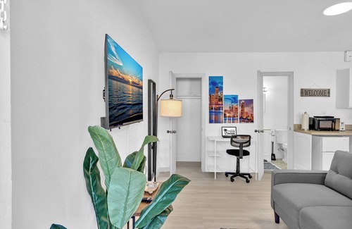Downtown Hollywood Apartment | Young Circle & Hollywood Blvd ~ Posh Studio Suite