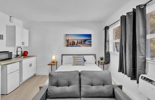 Downtown Hollywood Apartment | Young Circle & Hollywood Blvd Posh Studio Suite