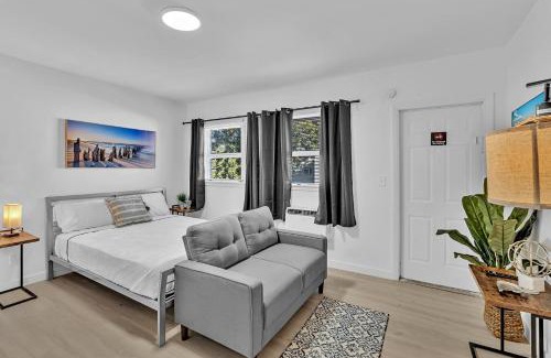 Downtown Hollywood Apartment | Young Circle & Hollywood Blvd Posh Studio Suite
