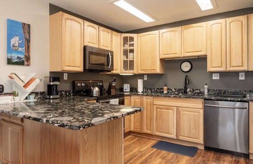 Fraser Condo | Young-Family Friendly Condo in Super Central Location
