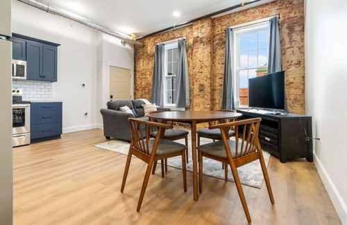 Millersburg Apartment | Young Suite - American Hall