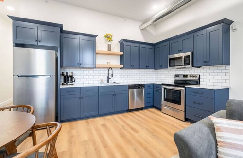 Millersburg Apartment | Young Suite - American Hall