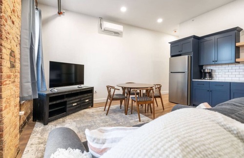 Millersburg Apartment | Young Suite - American Hall