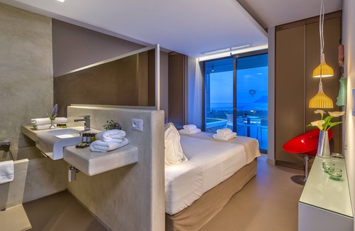 Kissamos Villa | Youphoria Villa Oneiro cosy, fully private, infinity pool, spectacular sea view