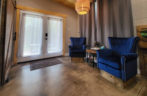 Ashley Oaks House | Your All-in-One Bungalow
