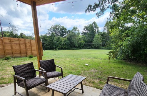 Ashley Oaks House | Your All-in-One Bungalow