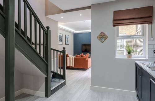 Askew Apartment | Your Apartment Shepherd's Bush