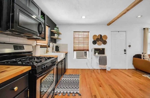 South Central Houston Apartment | Your Attractive High Vibe Boho Hidden Gem Close To Everything