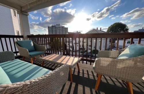 Everett Apartment | Your Boston Retreat - Great porches - 2/BR sleep 6