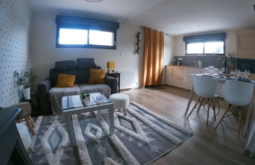Bernieres-sur-Mer Cottage | YOUR CALM AND COZY CHALET 200 M FROM THE BEACH