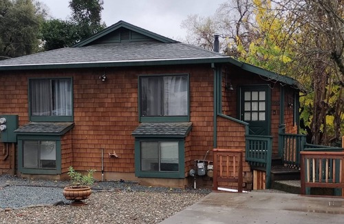 Auburn House | Your casita in Auburn 2bedroom 1bath cozy house pet friendly.