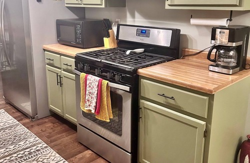 Ellettsville Cottage | Your charming 3-bedroom cottage retreat awaits! 10min to IU Stadium!