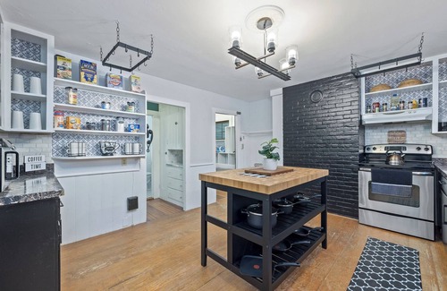 Norwich House | Your Charming 4BR Retreat Home Minutes from Casino Excitement!