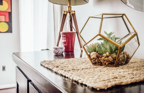 Dover House | Your Chic Hotspot Away from Home - Latinos Bienvenidos