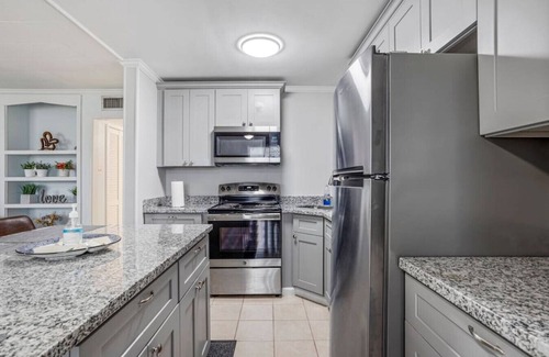 Iowa Apartment | Your Chillax Cozy Spot to Unwind n Recharge - HAR4