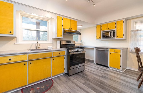 Oak Bay House | Your choice of 2 or 3 bedroom configuration