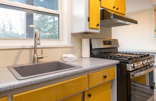 Oak Bay House | Your choice of 2 or 3 bedroom configuration