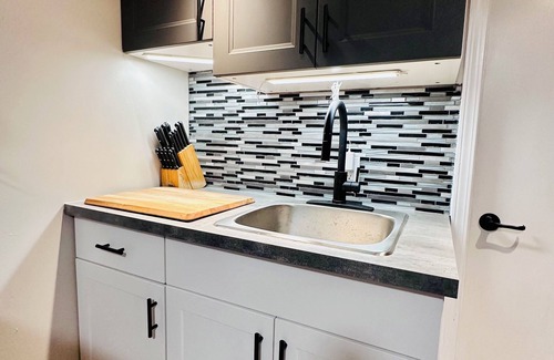 Winnipeg Apartment | Your Clean Clubhouse in St Boniface. Perfect for Students/Short term home away!