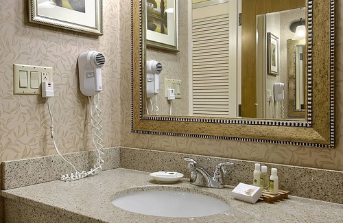 Wenatchee Hotel | Your Comfort Zone: Relax and Recharge with 24/7 Front Desk Service!
