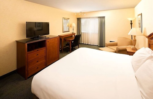 Wenatchee Hotel | Your Comfort Zone: Relax and Recharge with 24/7 Front Desk Service!