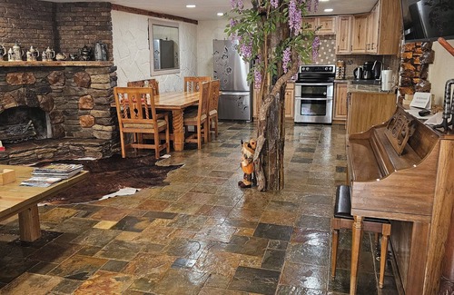Colorado Springs House | Your comfy home in Colorado Springs