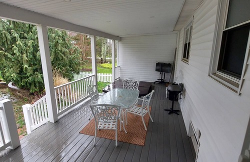 Conneaut Lake Apartment | Your Conneaut Lake Getaway: Comfy 3BR Duplex, Hot Tub, Fenced Yard!