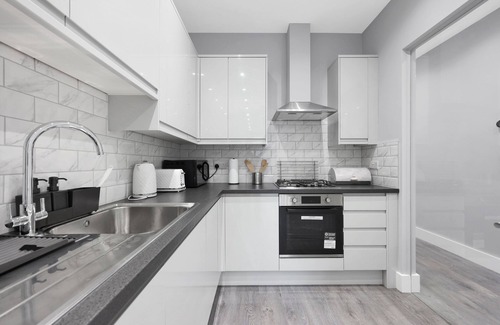 Forest Gate Apartment | Your Cosy Stay Modern 3 Double Bedroom Apartment - Fully Furnished